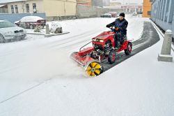 Kommunális gépek DAKR Panter FD-5 16 LE-s seprő kistraktor szuper áron
