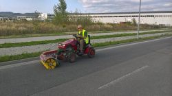Mezőgazdasági gépek DAKR Panter FD-5 16 LE-s seprő kistraktor szuper áron
