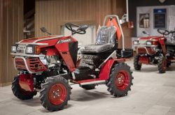 Mezőgazdasági gépek DAKR Cseh gyártmányú 22 LE-s Panter FD-52V multifunkcionális kistraktor