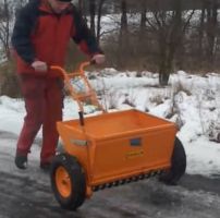 Traktor DAKR OLYMPUS TURBO (CSEH GYÁRTMÁNYÚ KÉZI M�KÖDTETÉS� PROFESSZIONÁLIS IPARI SÓSZÓRÓ)