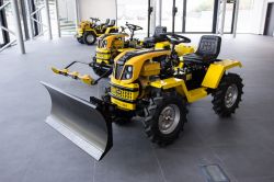 Traktor  Tauros Zx 18 4x4