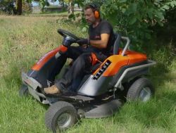 Traktor  DORMAK RMH 90 ipari kivitelű fűnyíró-mulcsozó traktor (16 LE)