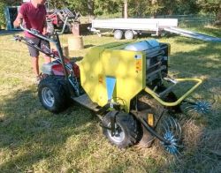 Traktor MGM Lampacrescia 13 le-s MGM-Lampacrescia Ginko R710 egytengelyes kistraktor bálázógéppel