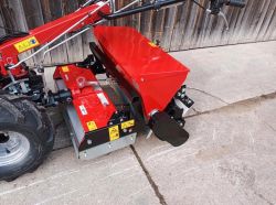 Traktor MGM Lampacrescia 13 le-s MGM-Lampacrescia Ginko R710 egytengelyes kistraktor forgóboronával kombinált vetőgéppel