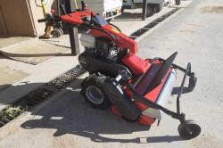 Traktor MGM Lampacrescia MGM Lampacrescia (GINKO) TT 886 ipari kivitelű gazvágó-mulcsozó gép