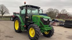 Traktor John Deere 6115