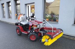  DAKR Cseh gyártmányú 22 LE-s Panter FD-52V kertészeti kistraktor hóseprővel