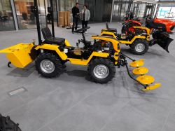 Mezőgazdasági gépek Taurus Minitraktor Tauros ZX 18 4x4, 18 LE-s, tárcsás kaszával és talajmaróval, szenzációs áron !!!