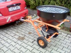 Traktor DAKR EVEREST (CSEH GYÁRTMÁNYÚ VONTATOTT PROFESSZIONÁLIS IPARI SÓSZÓRÓ)