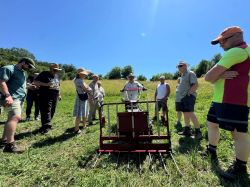  DAKR CSEH GYÁRTMÁNYÚ 16 LE-S, DAKR PANTER FD-3-500 egytengelyes traktor szénagyűjtővel
