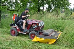  DAKR Cseh gyártmányú 22 LE-s Panter FD-52V multifunkcionális kaszáló kistraktor