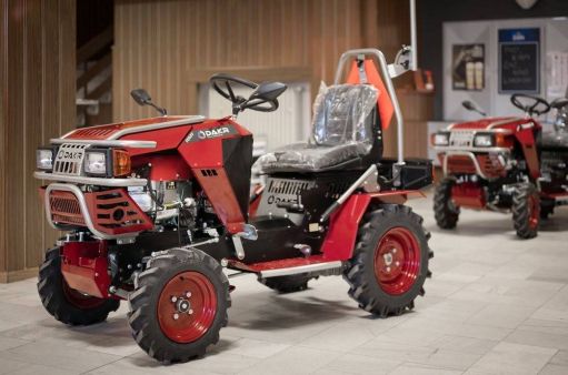 DAKR Cseh gyártmányú 22 LE-s Panter FD-52V multifunkcionális kistraktor