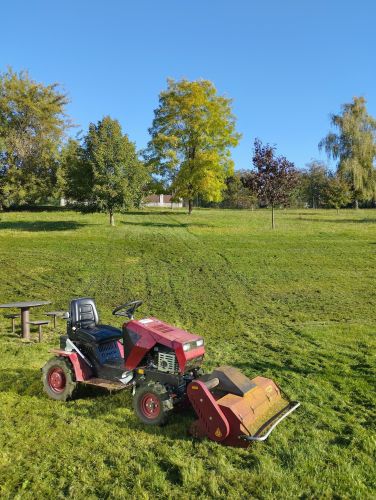 DAKR Cseh gyártmányú 16 LE-s Panter FD5 Mulcher mulcsozótraktor szuper áron