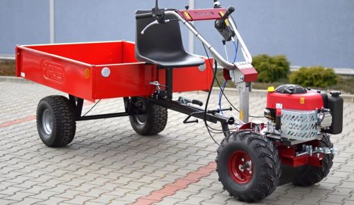 DAKR Panter 344 ECO (13 LE-s) cseh gyártmányú egytengelyes traktor utánfutóval