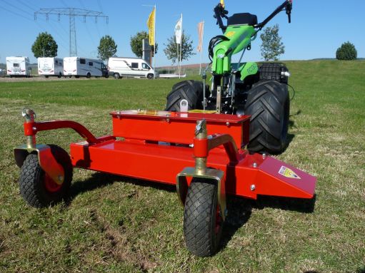 MGM Lampacrescia 13 le-s MGM FC130 ALPIN ipari kivitelű fűnyíró egytengelyű kistraktor