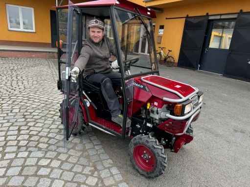 DAKR Cseh gyártmányú 22 LE-s Panter FD-52V kertészeti kistraktor