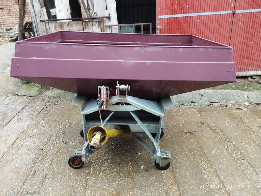 Eladó használt  7 mázsás műtrágyaszóró eladó 