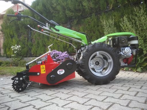 MGM Lampacrescia 13 le-s MGM Lampacrescia Castoro Super Honda ipari kivitelű síkelőkészítő-talajszekcionáló egytengelyes kistraktor