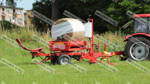 Metal-Fach Z593 vontatott bálacsomagoló