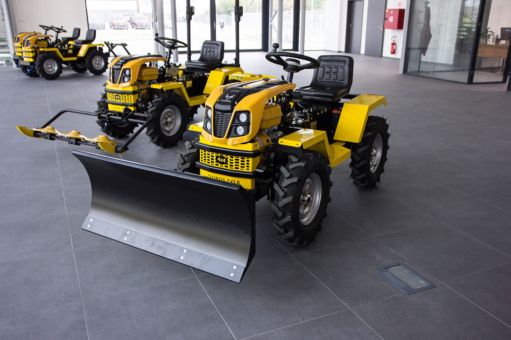 Taurus Minitraktor Tauros ZX 18 4x4, 18 LE-s, hótolólappal, szenzációs áron !!!