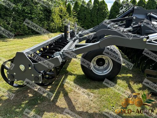  Helagro BTH vontatott 4 méteres nehéz rövidtárcsa dupla U hengerrel 