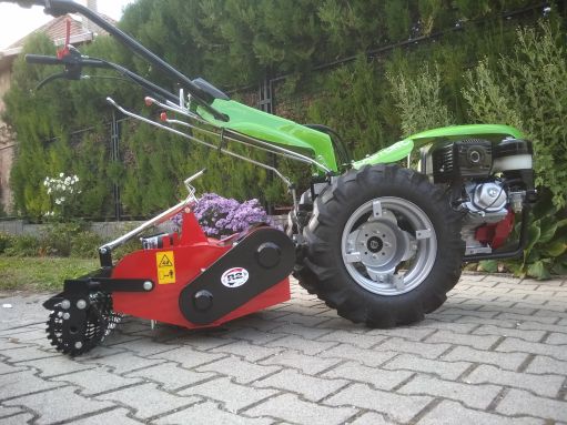 MGM Lampacrescia 13 le-s MGM Lampacrescia Castoro Super Honda ipari kivitelű síkelőkészítő-talajszekcionáló egytengelyes kistraktor