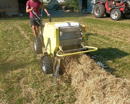 MGM Lampacrescia 13 le-s MGM-Lampacrescia Ginko R710 egytengelyes kistraktor bálázógéppel