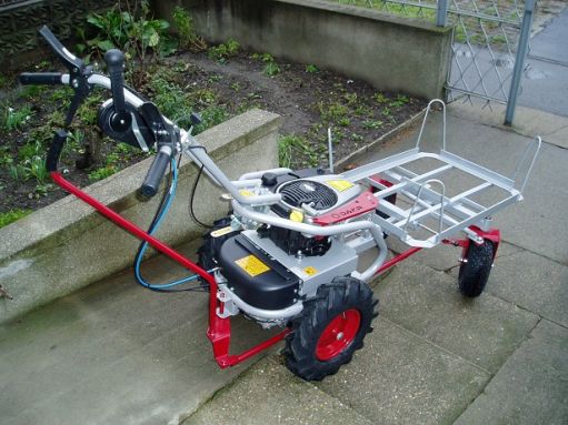 DAKR Cseh gyártmányú 8,0 LE-s ládaszállító kisgép