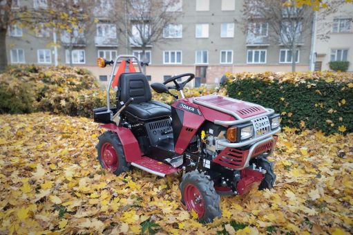 DAKR Cseh gyártmányú 22 LE-s Panter FD-52V kertészeti kistraktor