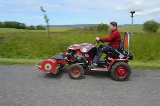 DAKR Cseh gyártmányú 22 LE-s Panter FD-52V multifunkcionális mulcsozó traktor