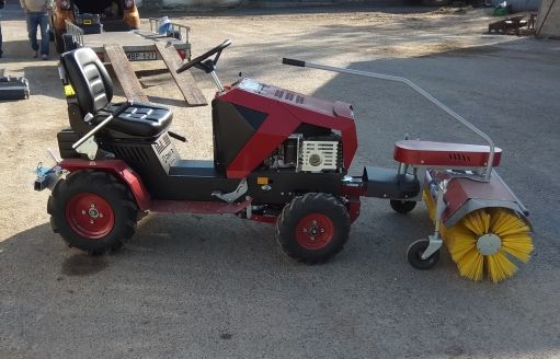 DAKR Panter FD-5 minitraktor seprőgéppel, (Cseh gyártmányú), 16 LE-s, szenzációs áron