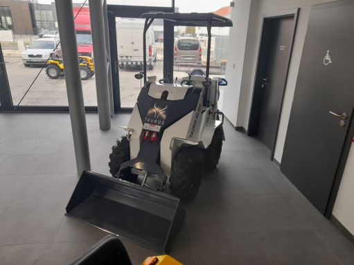 Taurus Tauros WL390b kerekes minirakodó