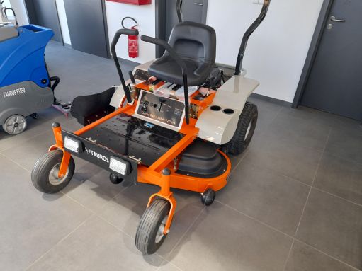 Taurus 25 LE-s, TAUROS R48 ipari kivitelű, „0” forduló sugarú gazvágó fűnyírótraktor