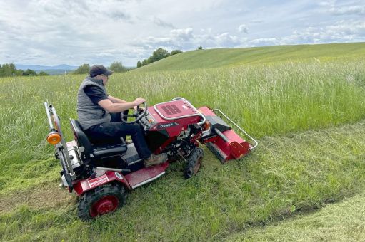 DAKR Cseh gyártmányú 22 LE-s Panter FD-52V multifunkcionális mulcsozó traktor