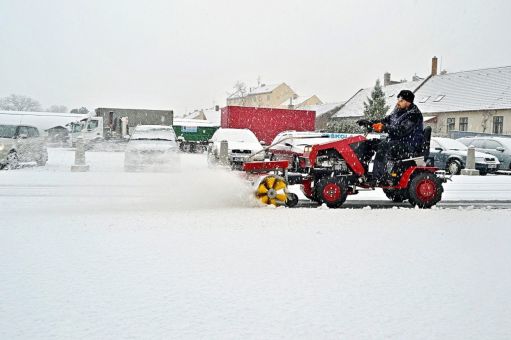  Panter FD-5 minitraktor seprőgéppel, (Cseh gyártmányú), 16 LE-s, szenzációs áron