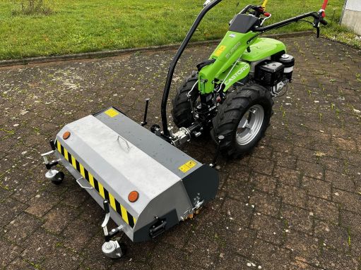 MGM Lampacrescia 13 le-s Castoro Super HONDA egytengelyes kistraktor gyűjtőtartályos seprőgéppel