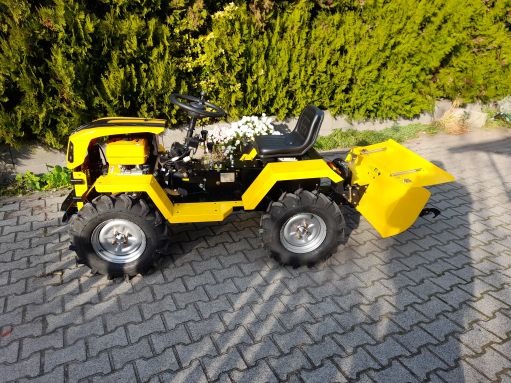  Tauros ZX 18 4x4, 18 LE-s, kertészeti kistraktor talajmaróval, szenzációs áron !!! Csupán 90 cm külső szélesség !!!