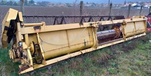 Eladó használt New Holland vágóasztal alkatrészek