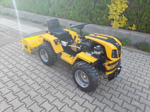  Tauros ZX 18 4x4, 18 LE-s, kertészeti kistraktor „Y” késes szárzúzóval, széles terepes gumikkal !!!