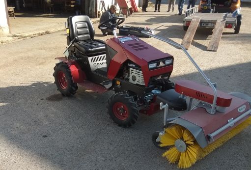 DAKR Panter FD-5 minitraktor seprőgéppel, (Cseh gyártmányú), 16 LE-s, szenzációs áron