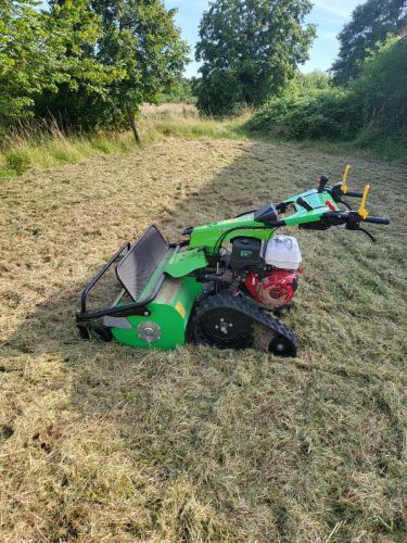 MGM Lampacrescia MGM TTR 886 HD ipari kivitelű lánctalpas rézsűnyíró gazvágó-mulcsozó gép, 13 LE-s HONDA GX 390 Alpin kivitelű motorral meredek lejtők nyírására