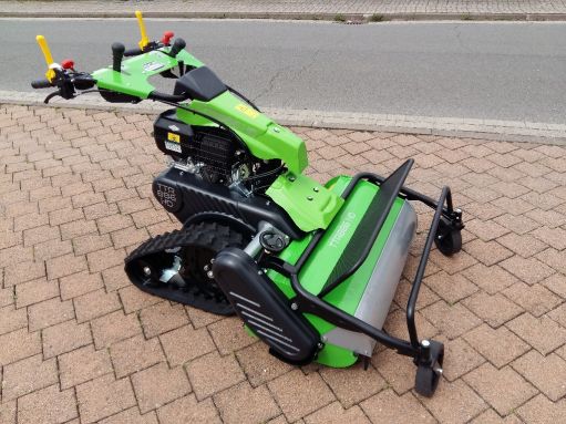 MGM Lampacrescia MGM TTR 886 HD ipari kivitelű lánctalpas rézsűnyíró gazvágó-mulcsozó gép, 13,5 LE-s Briggs&Stratton XR 2100 kivitelű motorral meredek lejtők nyírására