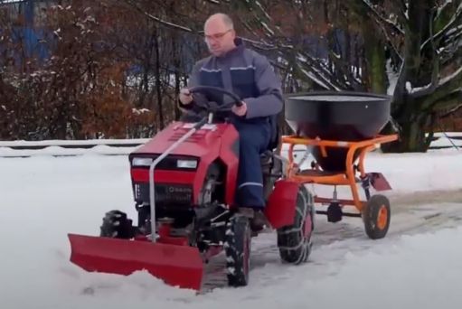 DAKR Panter FD-5 minitraktor hótolólappal-sószóróval, (Cseh gyártmányú), 16 LE-s, szenzációs áron