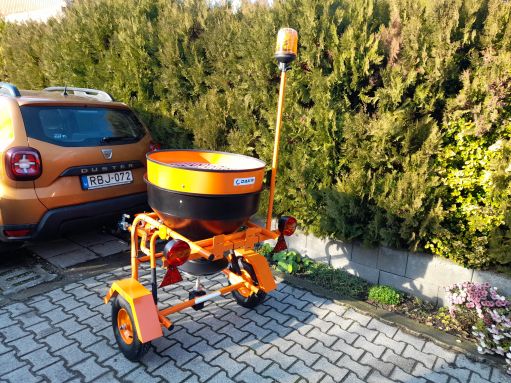 DAKR FUJI SÓSZÓRÓ (CSEH GYÁRTMÁNYÚ VONTATOTT PROFESSZIONÁLIS IPARI SÓSZÓRÓ)