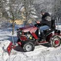 DAKR Cseh gyártmányú 22 LE-s Panter FD-52V kerti kistraktor hótolólappal 2. kép
